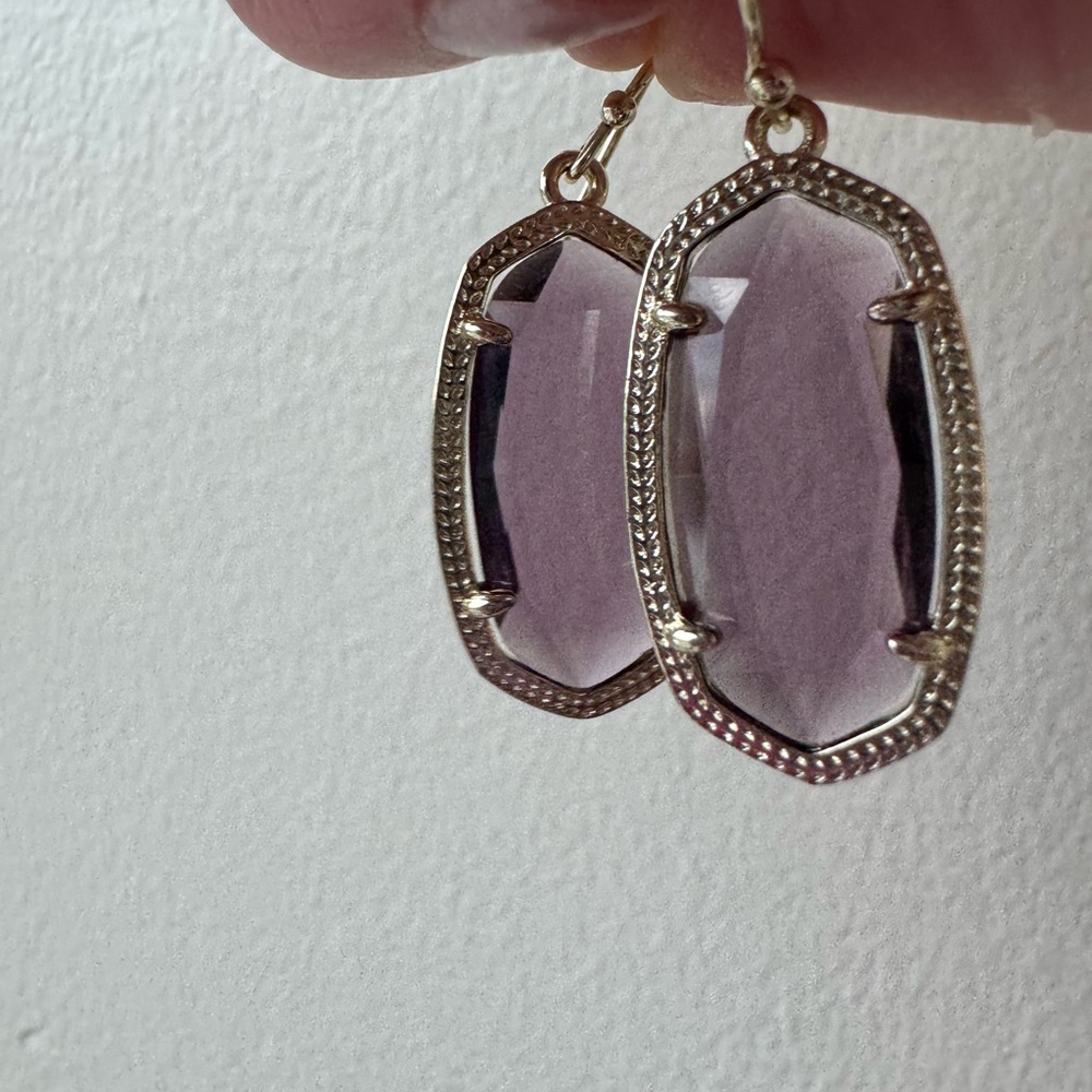 💜RARE Kendra Scott translucent purple + gold drop Dani earrings! Like new!